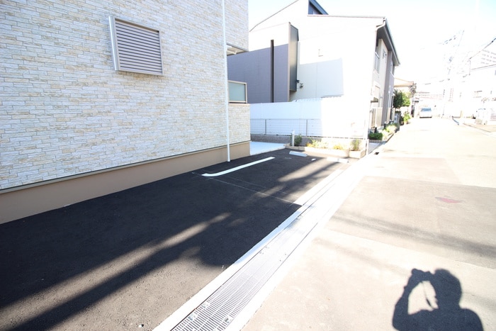 物件外観写真5　(駐車場)