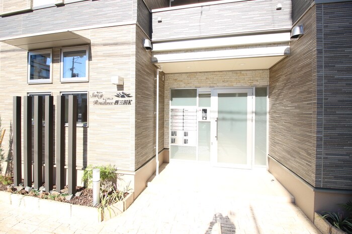 物件外観写真6　(エントランス部分)