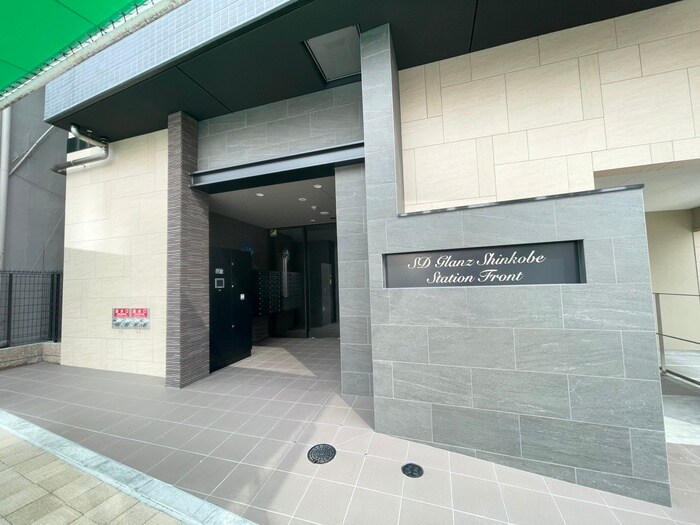 物件外観写真2　(エントランス部分)