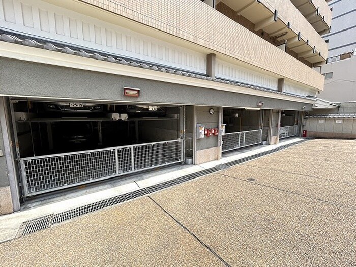 物件外観写真3　(駐車場)