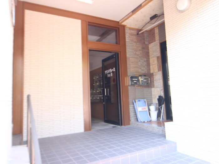 物件外観写真5　(エントランス部分)