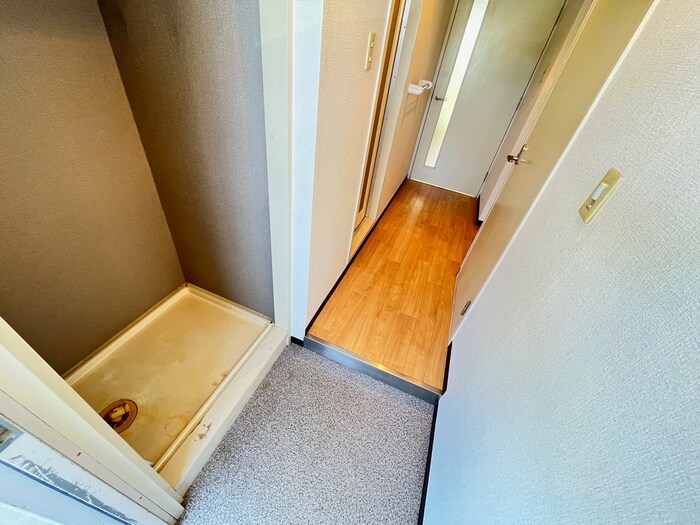 物件内観写真12　(洗濯機置場)