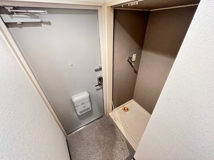 物件内観写真13　(洗濯機置場)