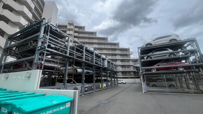 物件外観写真4　(駐車場)