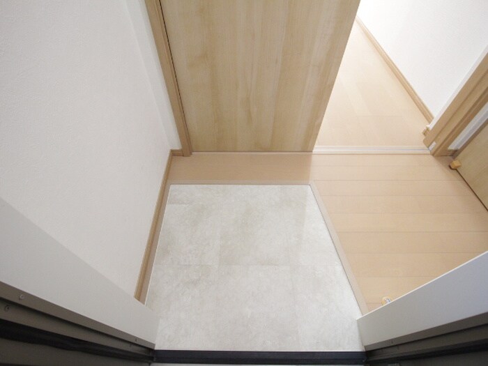 物件内観写真18　(玄関)