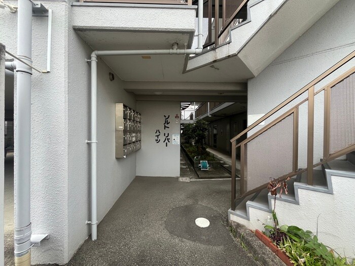 物件外観写真3　(エントランス部分)