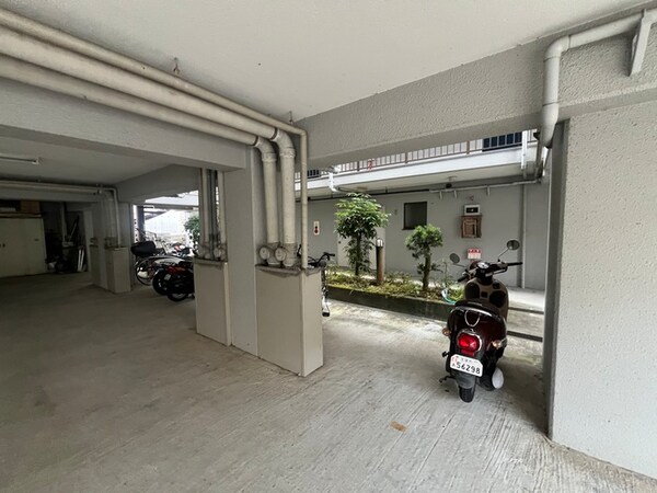 バイク置き場