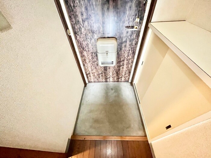 物件内観写真18　(玄関)