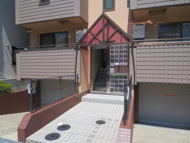物件外観写真3　(エントランス部分)