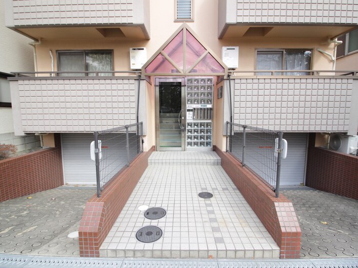 物件外観写真5　(エントランス部分)