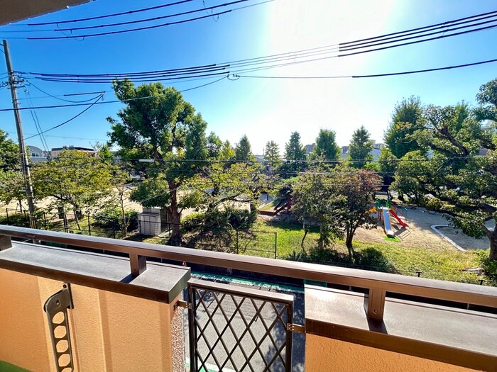 物件内観写真11　(室内からの展望)