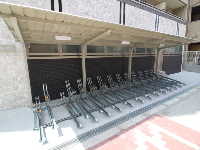 物件外観写真2　(駐輪場)