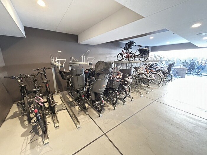 物件外観写真2　(駐輪場)