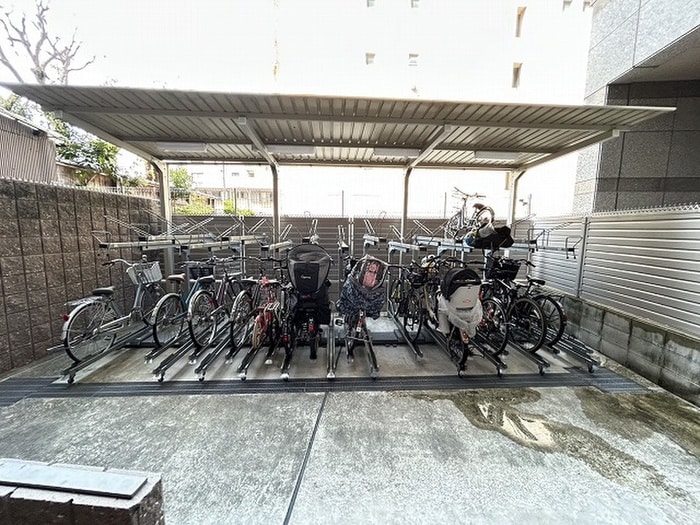 物件外観写真3　(駐輪場)