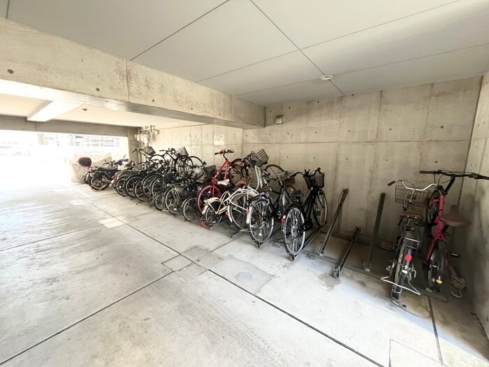 物件外観写真3　(駐輪場)