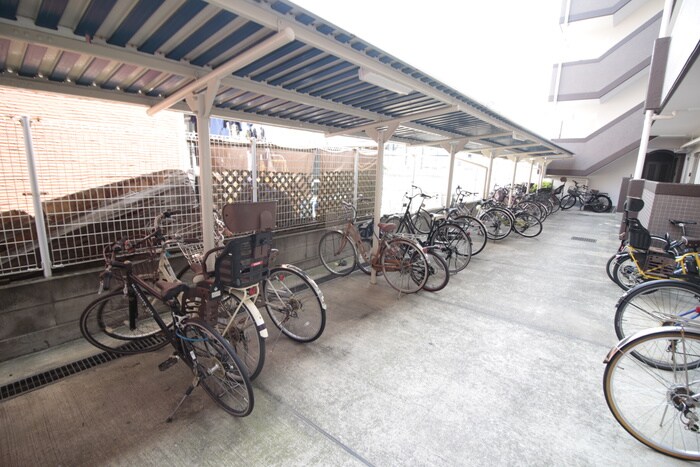 物件外観写真4　(駐輪場)