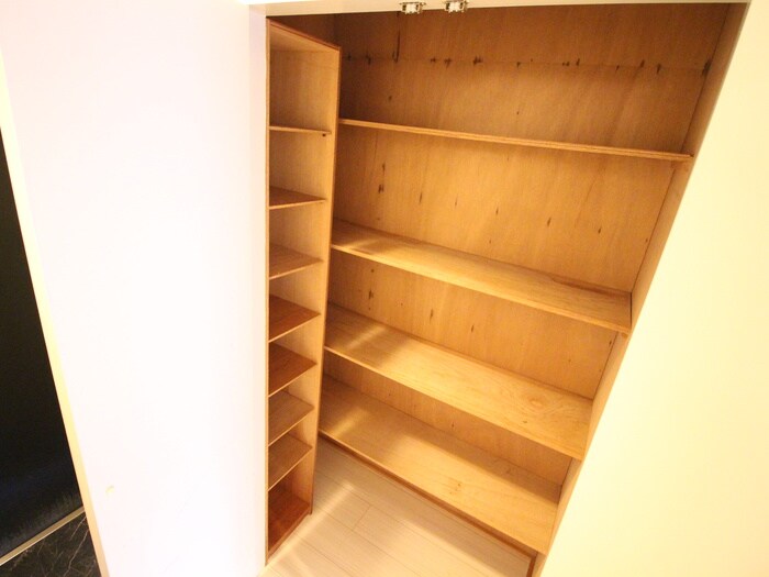 物件内観写真11　(収納)