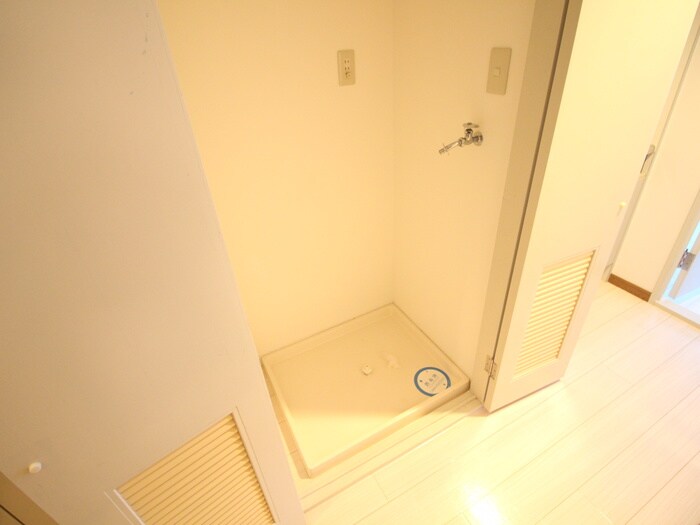 物件内観写真15　(洗濯機置場)