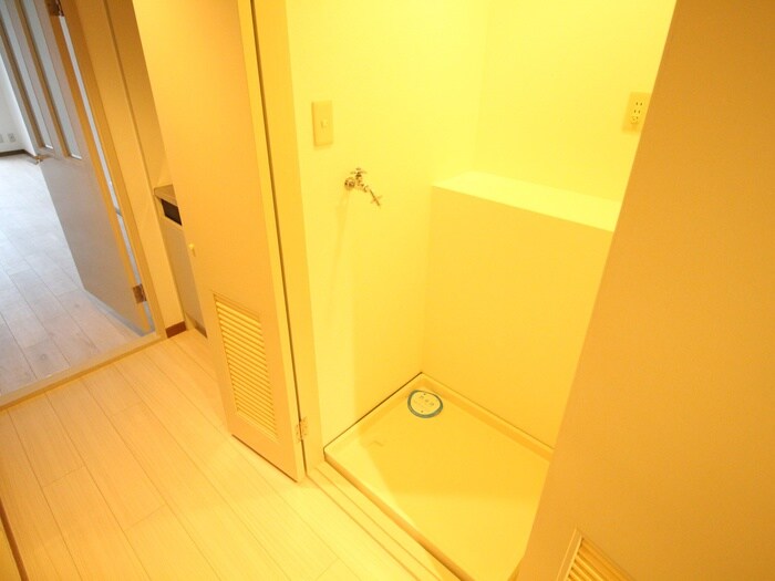 物件内観写真15　(洗濯機置場)