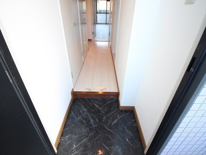 物件内観写真17　(玄関)