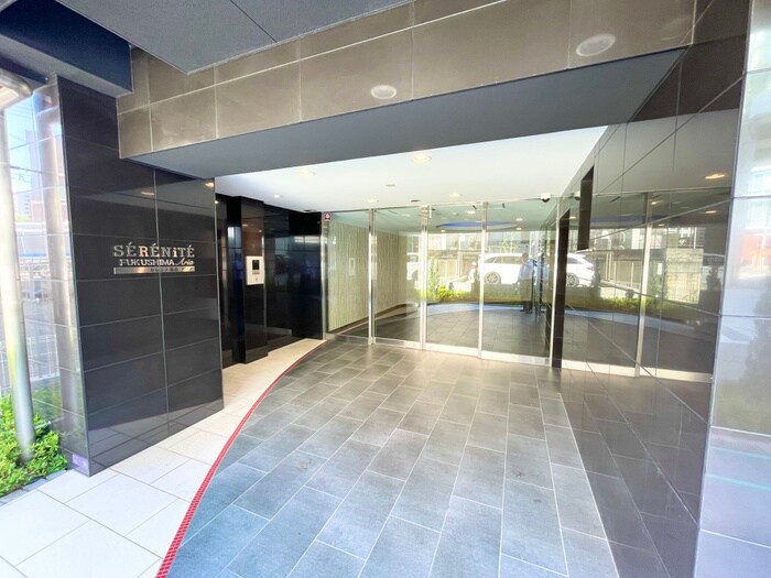 物件外観写真3　(エントランス部分)