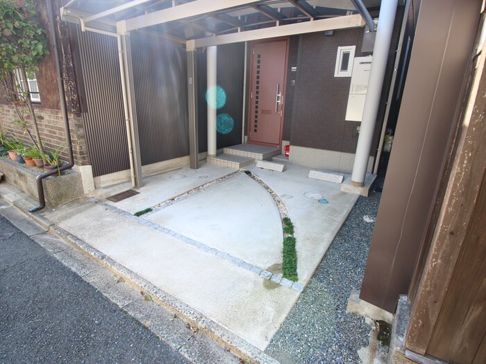 物件外観写真3　(駐車場)