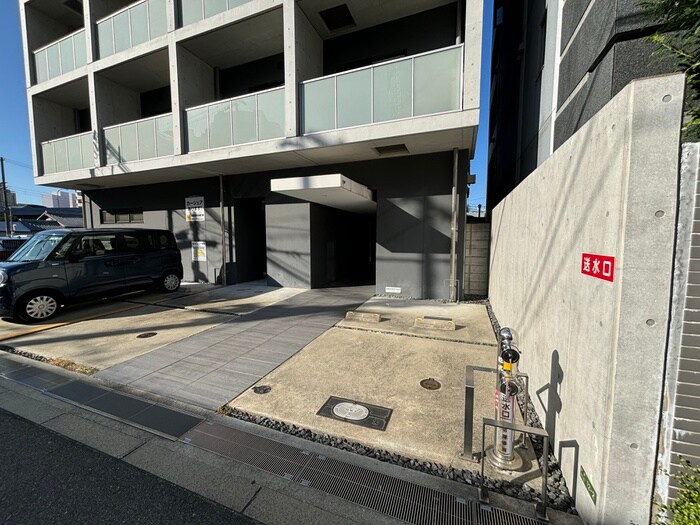 物件外観写真2　(エントランス部分)