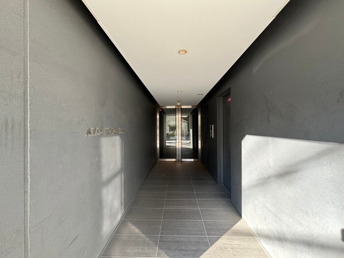 物件外観写真4　(エントランス部分)