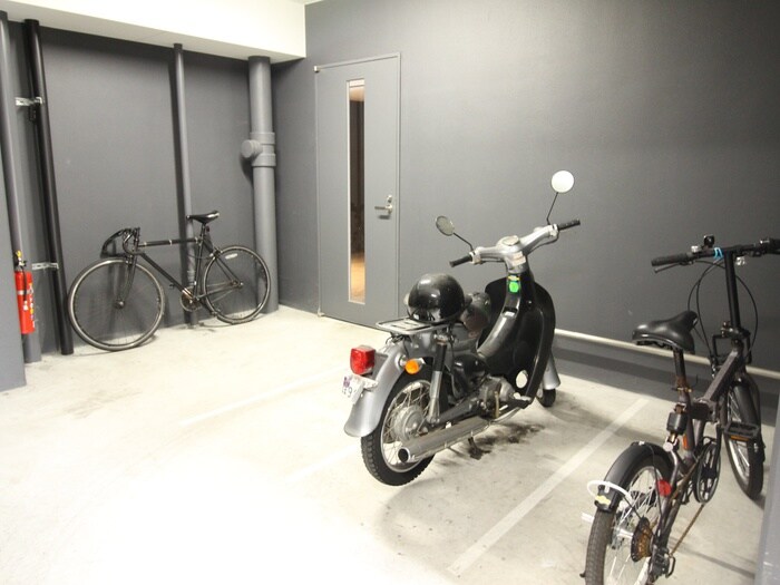 物件外観写真6　(駐車場)