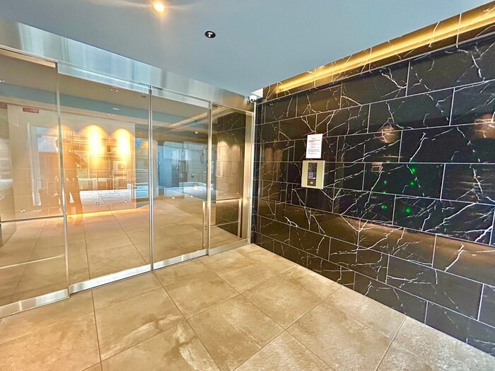 物件外観写真6　(エントランス部分)