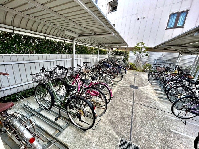 物件外観写真3　(駐輪場)