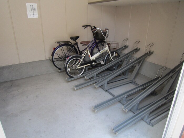 物件外観写真5　(駐輪場)