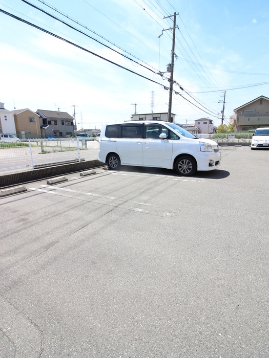 物件外観写真4　(駐車場)