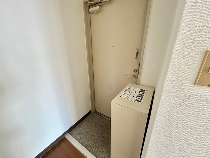 物件内観写真16　(玄関)