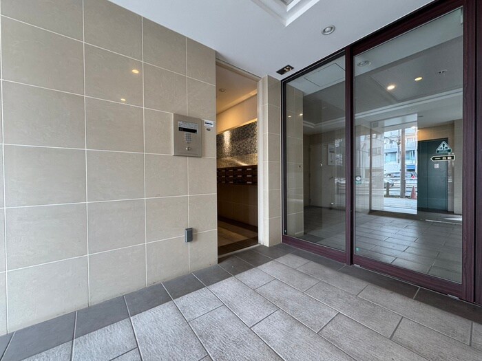 物件外観写真4　(エントランス部分)