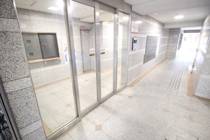 物件外観写真5　(エントランス部分)