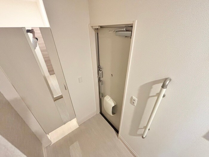 物件内観写真7　(玄関)