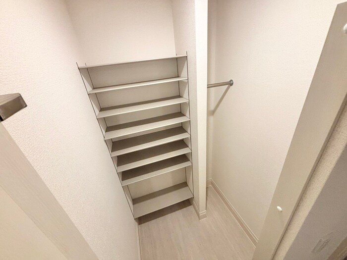 物件内観写真8　(靴箱)