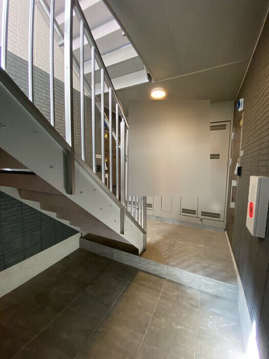 物件外観写真4　(エントランス部分)