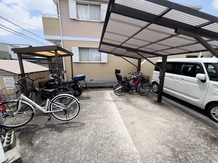 物件外観写真4　(駐輪場)