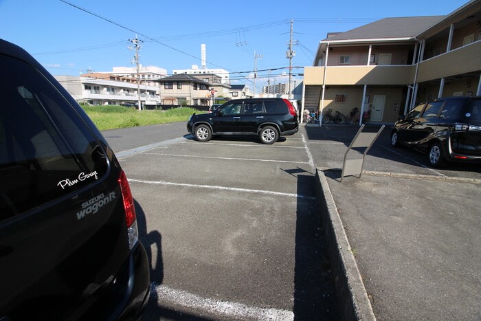 物件外観写真5　(駐車場)