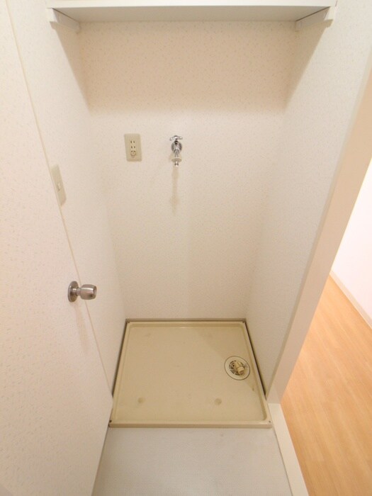 物件内観写真12　(洗濯機置場)