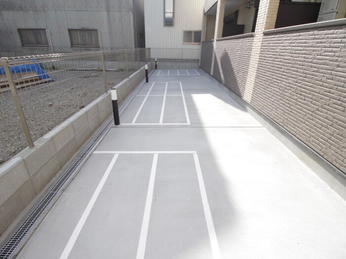 物件外観写真3　(駐輪場)