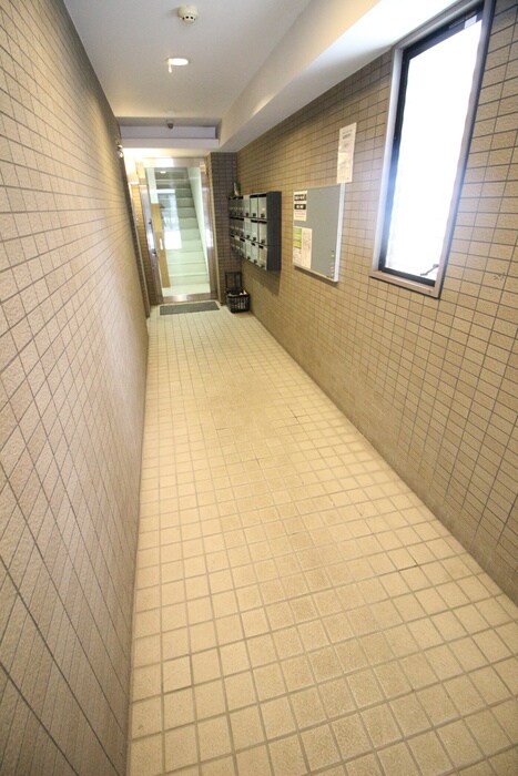 物件外観写真5　(エントランス部分)