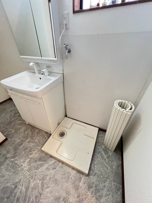 物件内観写真16　(洗濯機置場)