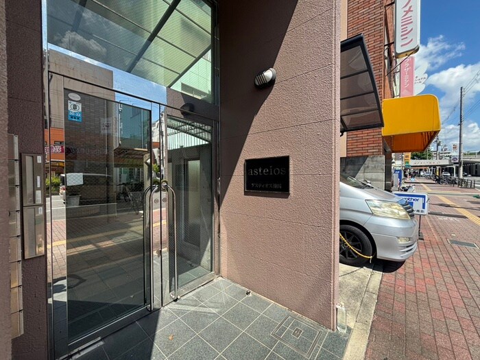 物件外観写真3　(エントランス部分)