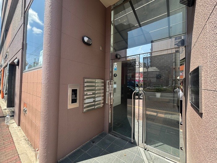 物件外観写真4　(エントランス部分)