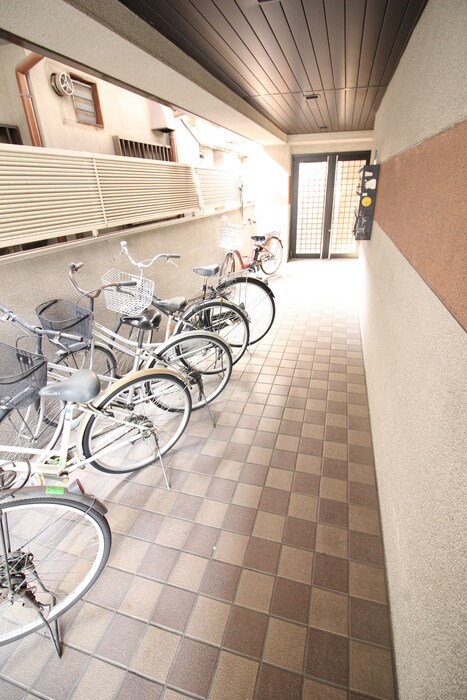 物件外観写真5　(駐輪場)