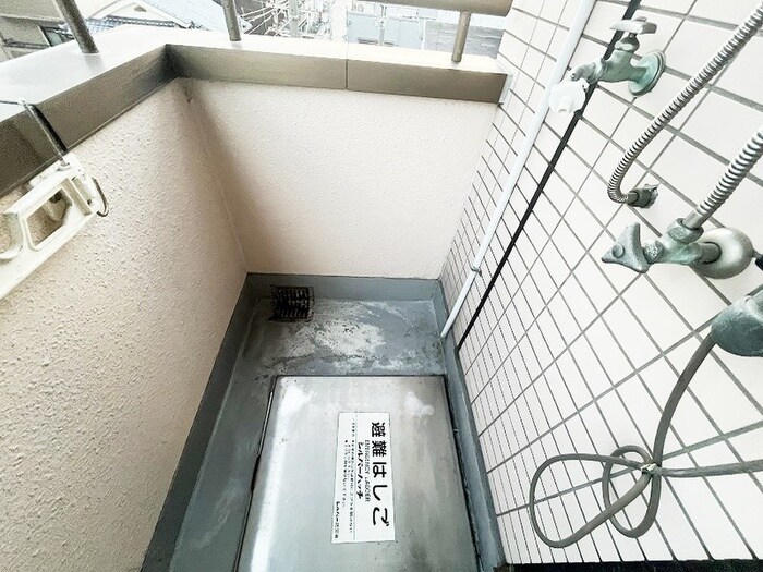 物件内観写真11　(洗濯機置場)