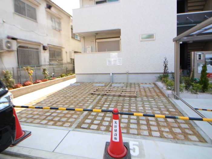 物件外観写真3　(駐車場)